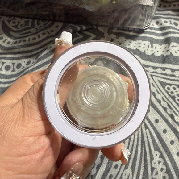 Mag-safe Pop socket with plumeria and Pikake flowers. - Picture 2 of 2